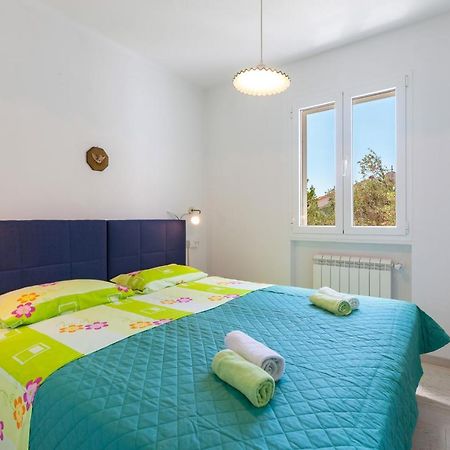 Holiday Home Duje โตรกีร์ ภายนอก รูปภาพ