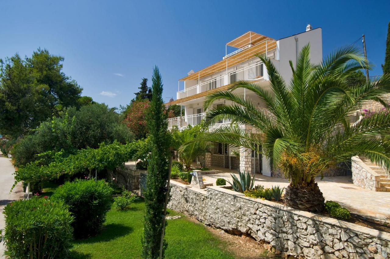 Holiday Home Duje โตรกีร์ ภายนอก รูปภาพ