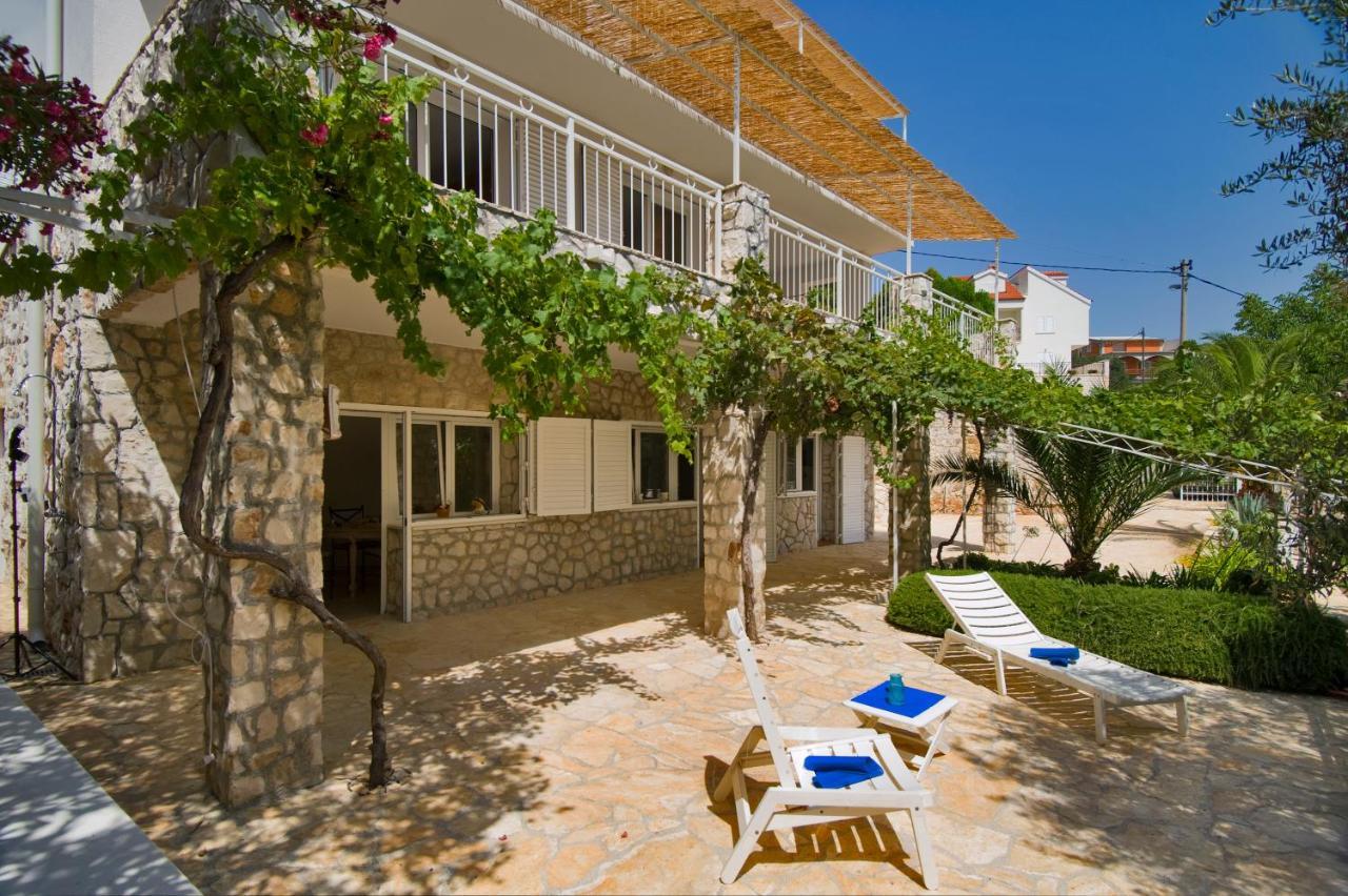 Holiday Home Duje โตรกีร์ ภายนอก รูปภาพ