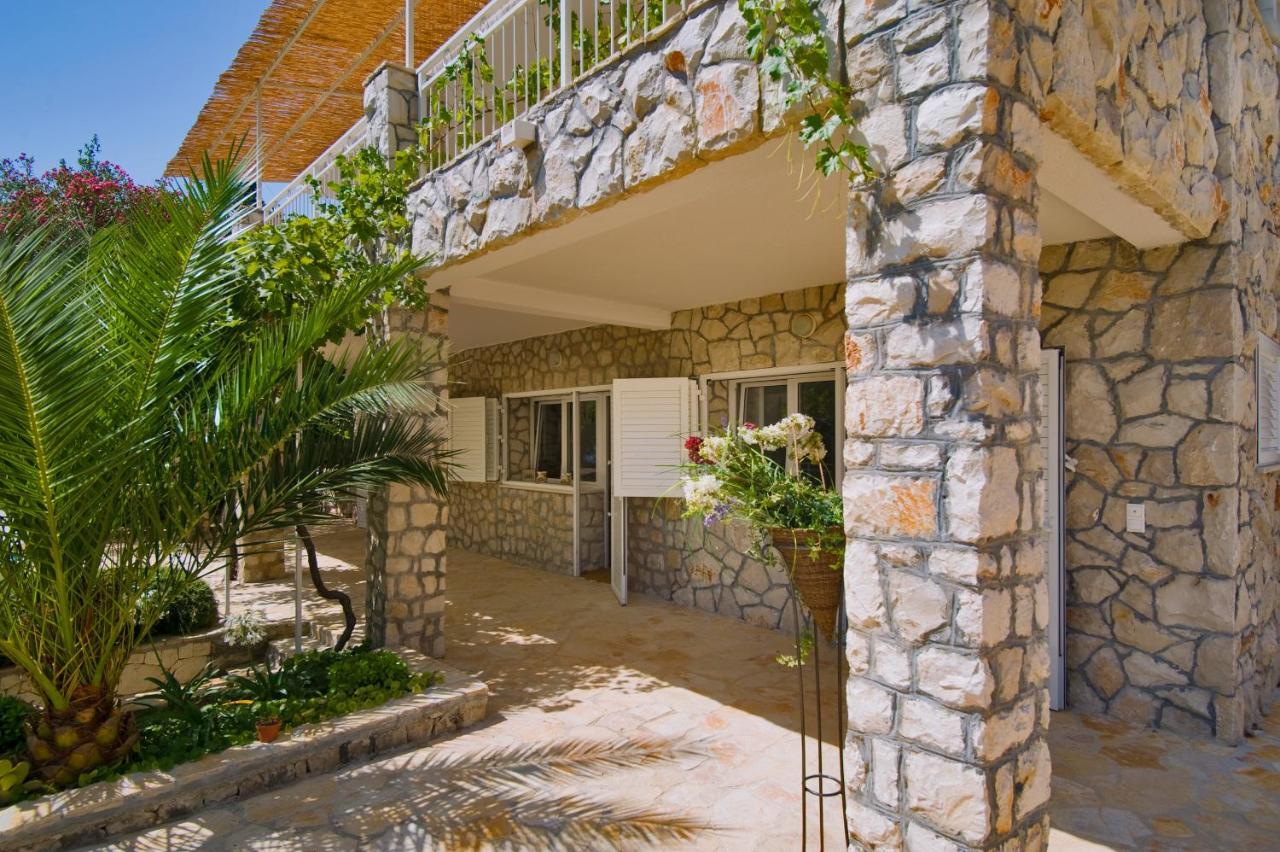 Holiday Home Duje โตรกีร์ ภายนอก รูปภาพ