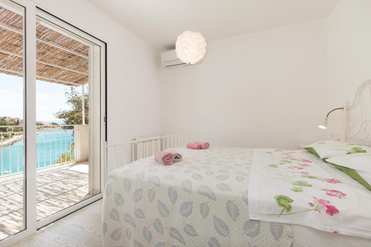 Holiday Home Duje โตรกีร์ ภายนอก รูปภาพ