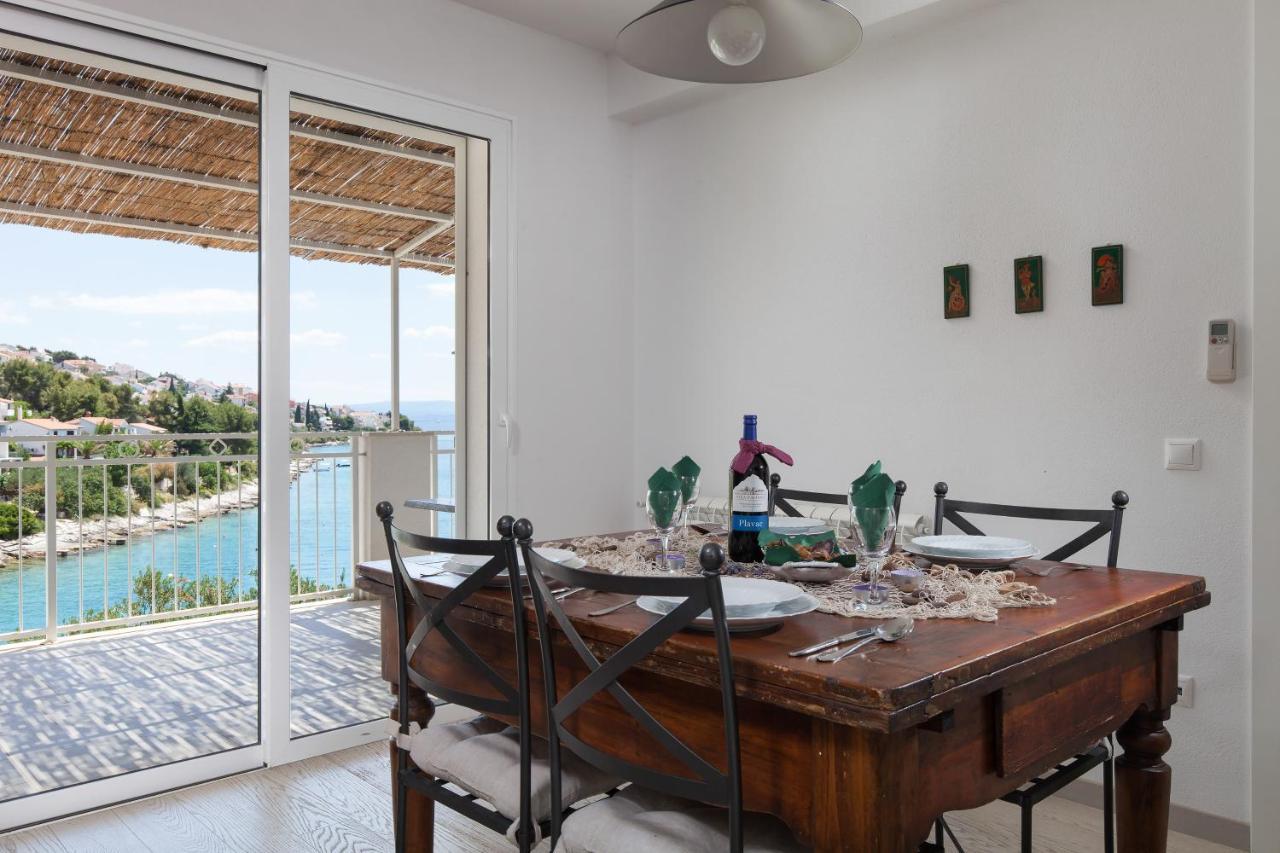 Holiday Home Duje โตรกีร์ ภายนอก รูปภาพ