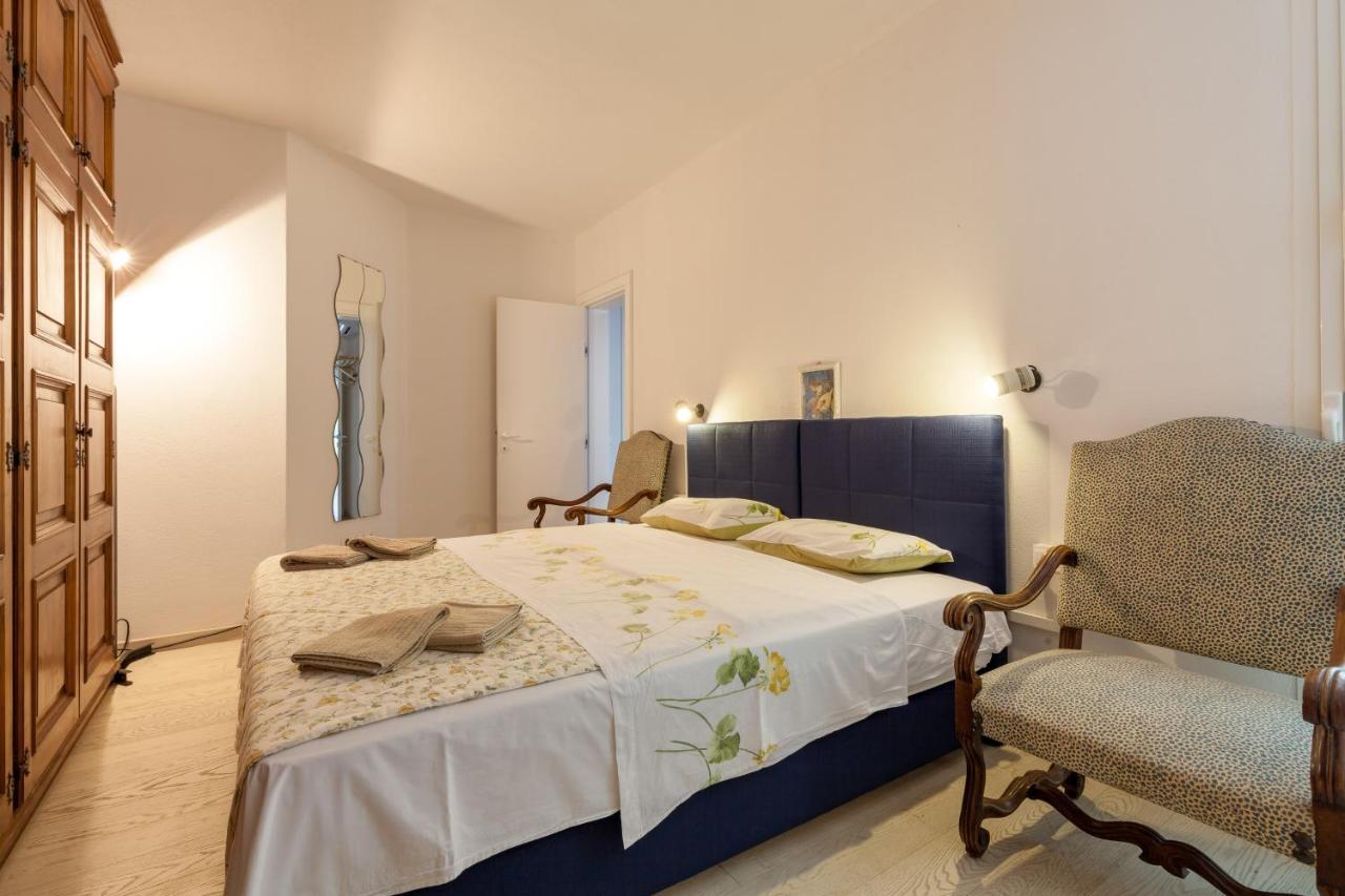Holiday Home Duje โตรกีร์ ภายนอก รูปภาพ