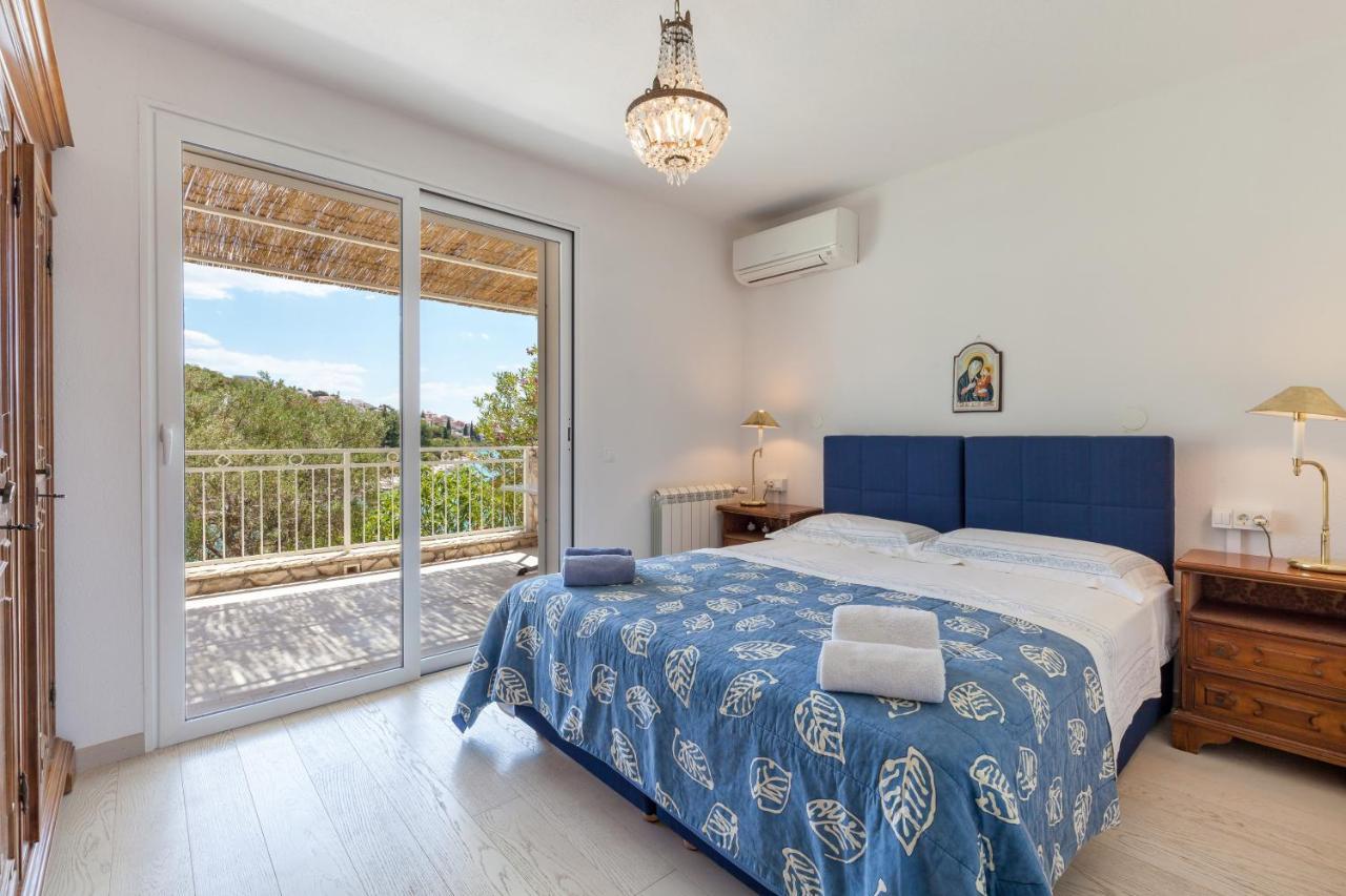 Holiday Home Duje โตรกีร์ ภายนอก รูปภาพ