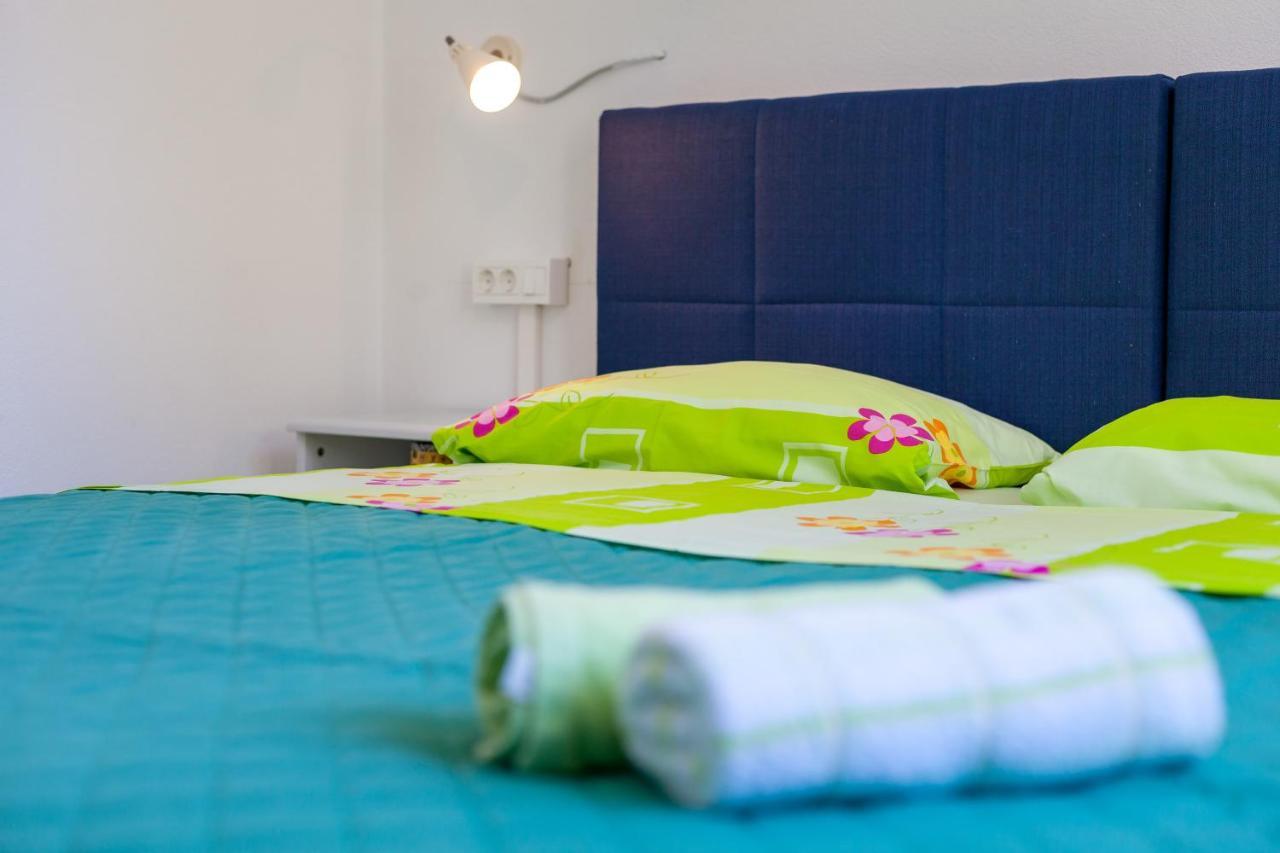 Holiday Home Duje โตรกีร์ ภายนอก รูปภาพ