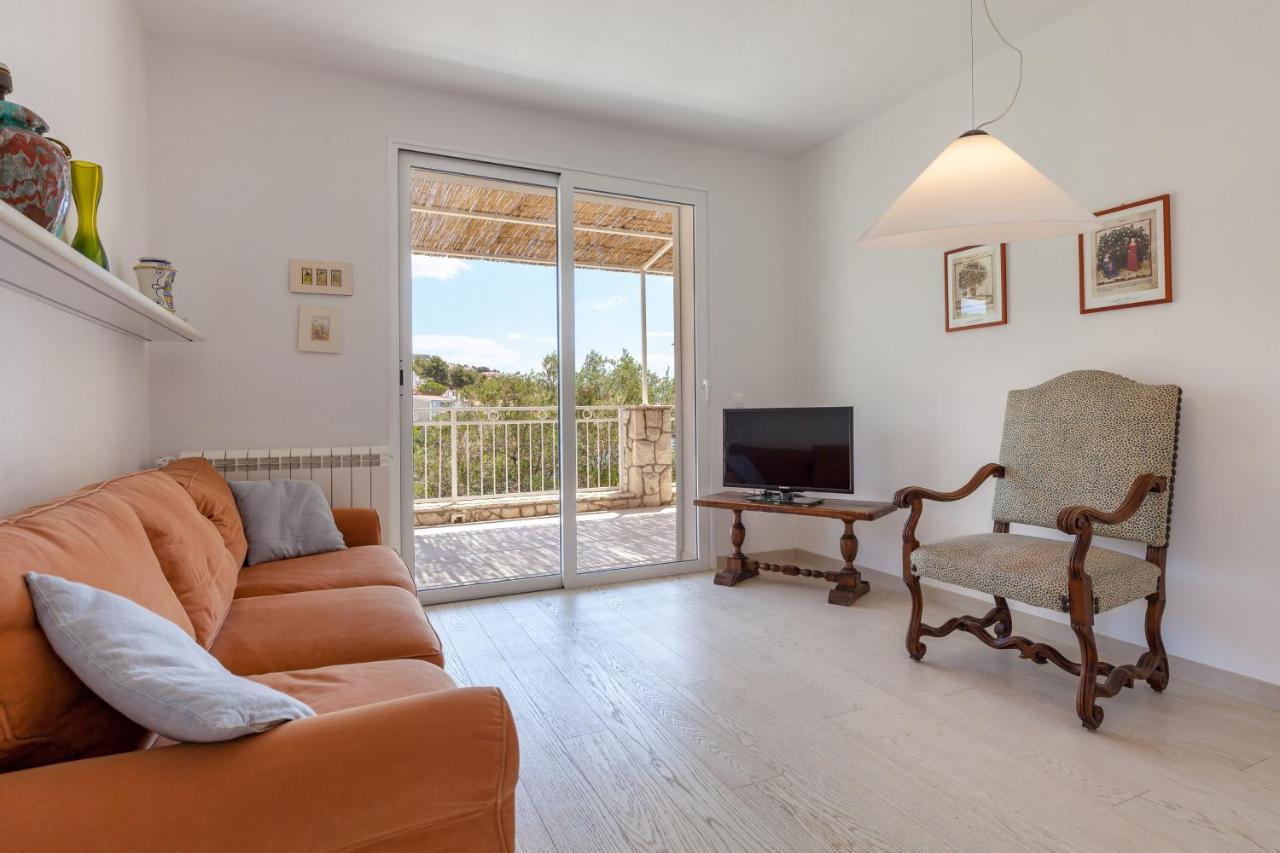 Holiday Home Duje โตรกีร์ ภายนอก รูปภาพ