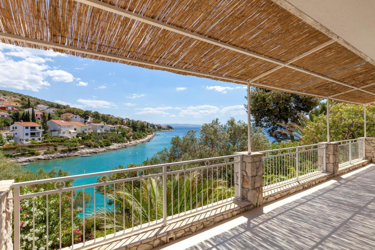 Holiday Home Duje โตรกีร์ ภายนอก รูปภาพ